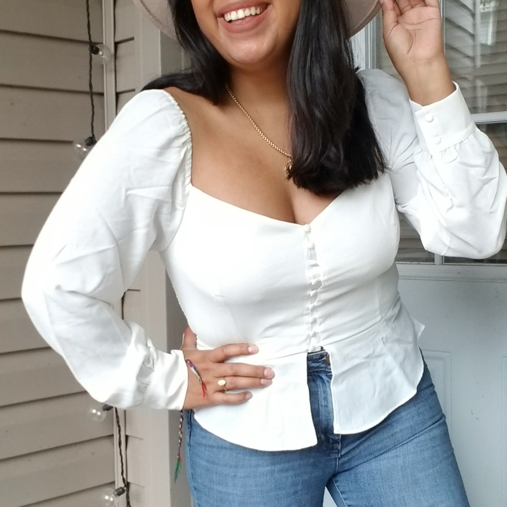 BLANK SPACE WHITE BUTTON TOP - Picture 6 of 10